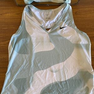 Nike Dri-Fit Slim Fit T-Shirt – Women’s L